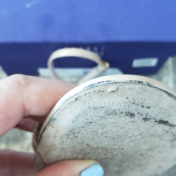 Stuart Weitzman - Picture 8 of 9